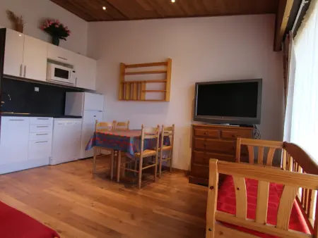 Studio cosy pour 4 à L'Alpe d'Huez, proche pistes et commerces, balcon sud, casier à skis. - Photo 4