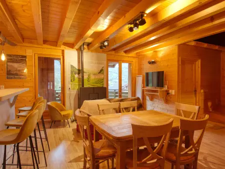Appartement rénové 3 chambres, animaux acceptés, parking, proche Grand Massif - Photo 1