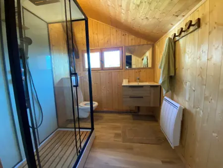 Appartement rénové 3 chambres, animaux acceptés, parking, proche Grand Massif - Photo 10