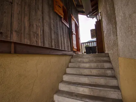 Appartement rénové 3 chambres, animaux acceptés, parking, proche Grand Massif - Photo 13