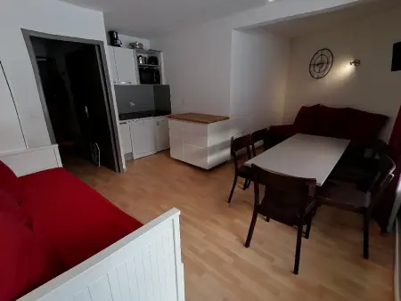 Appartement 5 personnes rénové, proche pistes et commerces, balcon sud, parking inclus - Photo 1