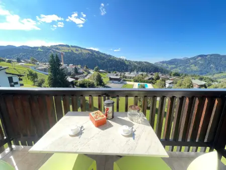 Studio skis aux pieds avec vue sur le village et vallée - Photo 8