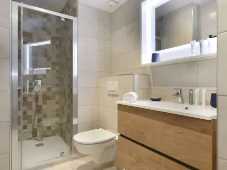 Appartement moderne 46 m², 4 pers, Courchevel Moriond, skis aux pieds, balcon, parking, wifi, ascenseur - Photo 2