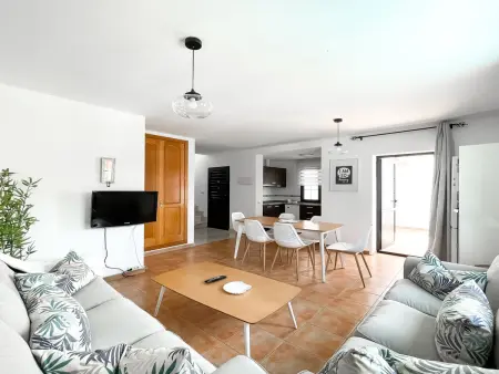 Villa Confort avec Piscine Privée, Proche Plages et Commerces à Corralejo - Photo 4