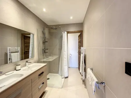 Appartement 4 Chambres avec Terrasse et Parking à Combloux - Photo 13