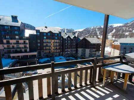 Appartement rénové 2 étoiles, pied de pistes, balcon sud, casier à ski - Photo 13