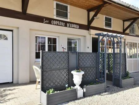 Gîte convivial avec terrasse abritée, 3 chambres, cuisine équipée, espace détente, proche autoroutes et pistes cyclables. - Photo 2