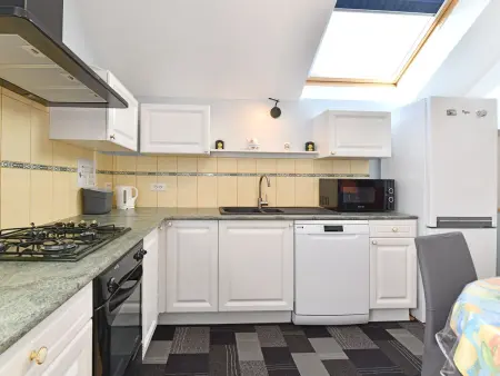 Gîte convivial avec terrasse abritée, 3 chambres, cuisine équipée, espace détente, proche autoroutes et pistes cyclables. - Photo 14