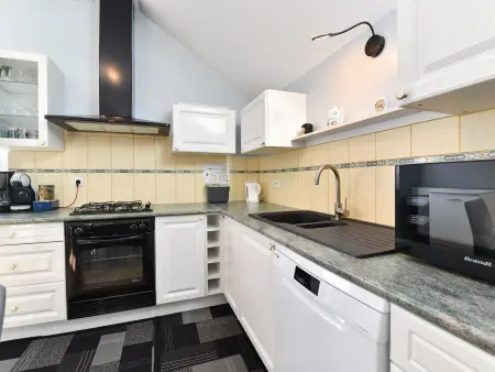 Gîte convivial avec terrasse abritée, 3 chambres, cuisine équipée, espace détente, proche autoroutes et pistes cyclables. - Photo 17