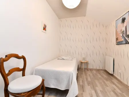 Gîte convivial avec terrasse abritée, 3 chambres, cuisine équipée, espace détente, proche autoroutes et pistes cyclables. - Photo 22