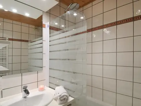 Studio rénové au pied des pistes, balcon, pour 4 personnes - Photo 2