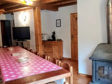 Chalet spacieux 6 pièces avec cheminée, barbecue, près des pistes, parking privé - Photo 2