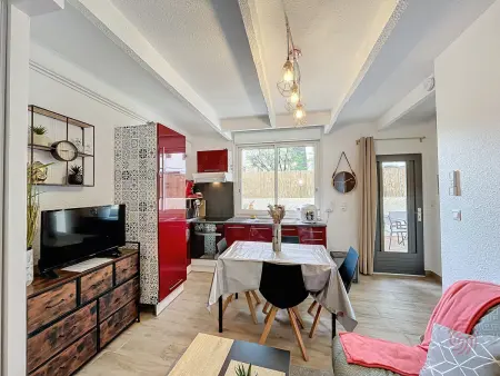 Appartement F2 Climatisé avec Terrasse à 100m des Thermes et du Centre de Lamalou-les-Bains - Photo 2