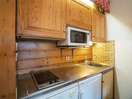 Studio pour 4 pers avec balcon exposé sud, parking couvert, WIFI, proche télésiège et navettes - Photo 4