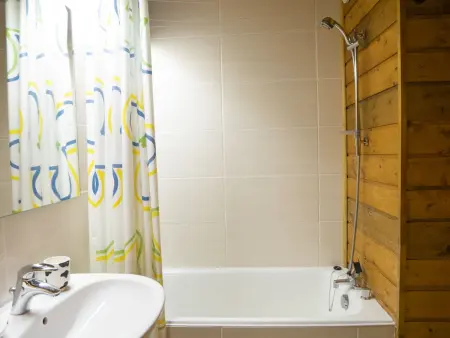 Studio pour 4 pers avec balcon exposé sud, parking couvert, WIFI, proche télésiège et navettes - Photo 7