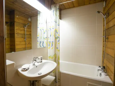 Studio pour 4 pers avec balcon exposé sud, parking couvert, WIFI, proche télésiège et navettes - Photo 9