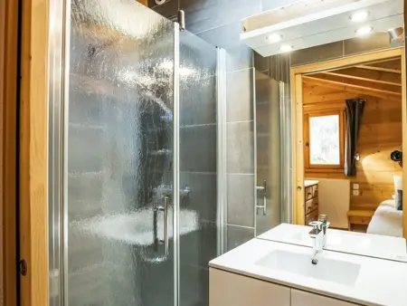 Chalet spacieux à Châtel, 8 chambres, jacuzzi, proche pistes - Photo 13