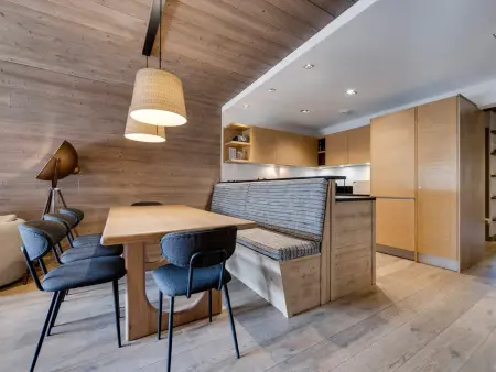 Bel appartement 4 pièces avec terrasse et parking, à 350m du centre de Val d'Isère - Photo 9