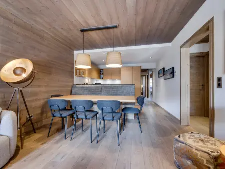 Bel appartement 4 pièces avec terrasse et parking, à 350m du centre de Val d'Isère - Photo 10