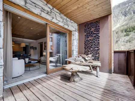 Bel appartement 4 pièces avec terrasse et parking, à 350m du centre de Val d'Isère - Photo 11