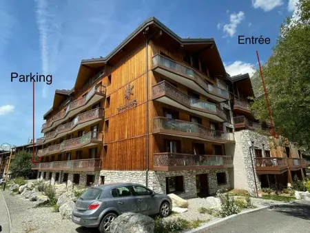 Bel appartement 4 pièces avec terrasse et parking, à 350m du centre de Val d'Isère - Photo 12
