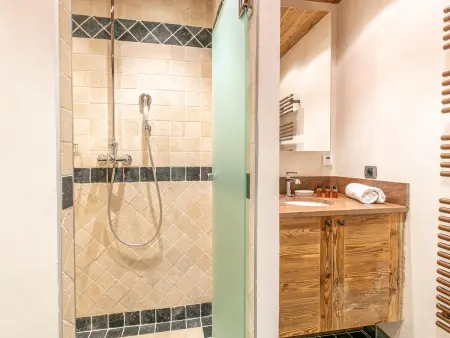 Duplex luxueux avec sauna, cheminée et parking à Val-d'Isère - Photo 11