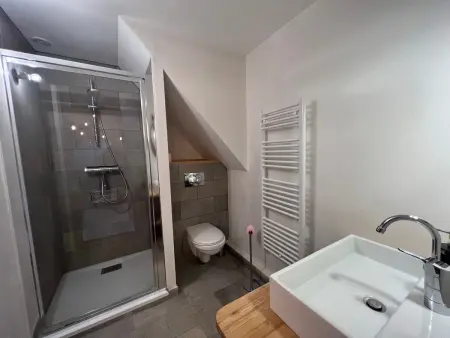 Appartement rénové et spacieux au centre village avec Wifi inclus - Photo 9