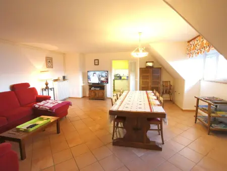 Maison familiale à Orbey, 3 chambres, parking privé, espace vert, jeux pour enfants - Photo 2