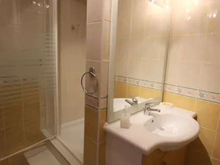 Maison familiale à Orbey, 3 chambres, parking privé, espace vert, jeux pour enfants - Photo 8