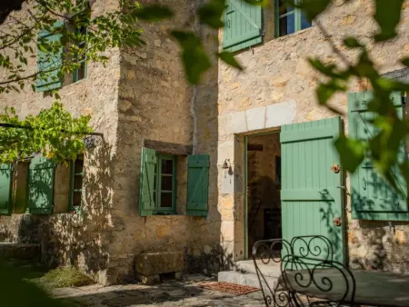 Le Mas dormant, Magnifique Mas avec piscine, clim et grand jardin - Photo 1