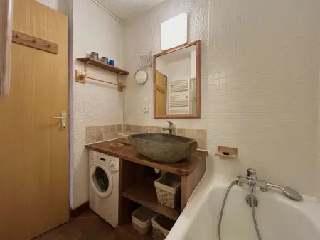 Studio cabine à Méribel, 4 personnes, terrasse sud, parking privé, casier à skis, lave-linge - Photo 4