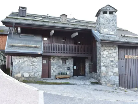 Studio cabine à Méribel, 4 personnes, terrasse sud, parking privé, casier à skis, lave-linge - Photo 12