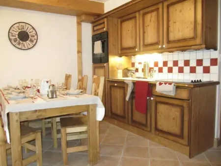 Appartement cosy 6 pers, 3 chambres, piscine chauffée, parking, coin montagne à Crest-Voland - Photo 2