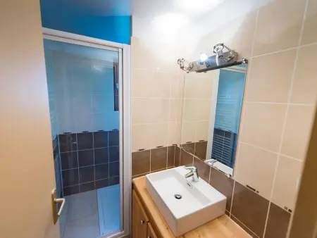 Grand appartement 3 chambres, balcon, cuisine équipée - Photo 6