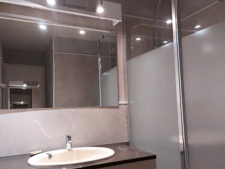 Appartement pour 6 aux pieds des pistes avec animaux acceptés - Photo 2