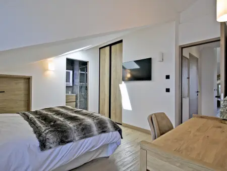 Appartement rénové avec ski aux pieds, 4 chambres et prestations incluses à Courchevel - Photo 9