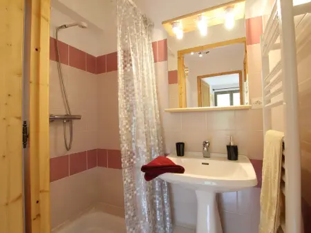 Appartement lumineux 3 pièces avec balcon, idéalement situé à La Salle-les-Alpes, 6 couchages - Photo 9