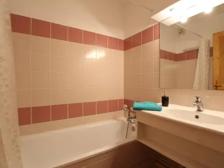 Appartement lumineux 3 pièces avec balcon, idéalement situé à La Salle-les-Alpes, 6 couchages - Photo 10