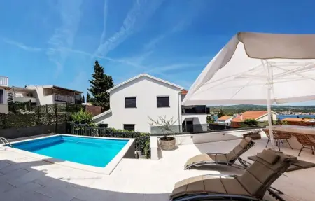 Villa Mondeo, Maison 8 personnes à Rogoznica - Photo 5