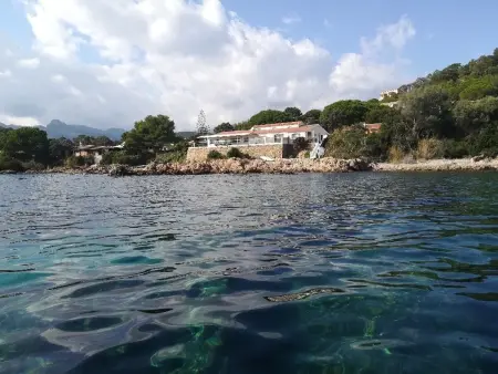 Appartement rénové avec vue imprenable, accès mer, WiFi et parking, proche Porto-Vecchio - Photo 12