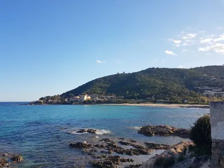 Appartement rénové avec vue imprenable, accès mer, WiFi et parking, proche Porto-Vecchio - Photo 17