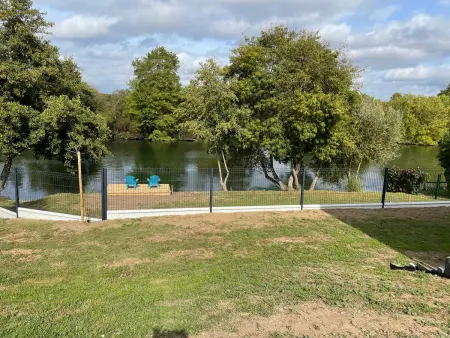 Chalet cosy à La Flèche avec terrasse et vue rivière - Photo 3