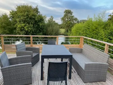 Chalet cosy à La Flèche avec terrasse et vue rivière - Photo 5