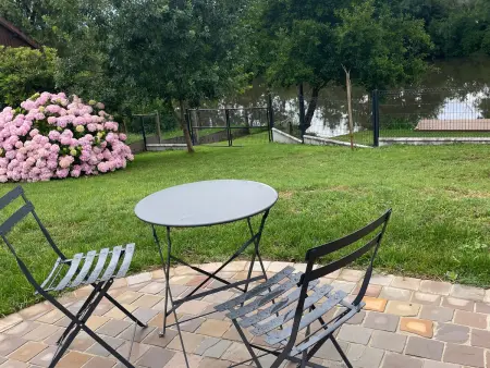 Chalet cosy à La Flèche avec terrasse et vue rivière - Photo 8