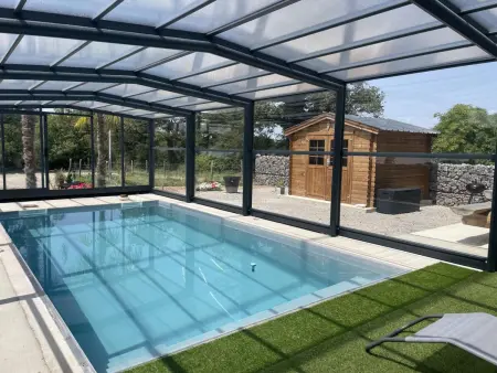Gîte confortable avec piscine couverte et spa à Couzon - Photo 1