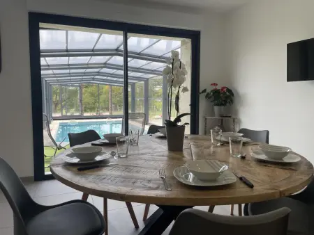 Gîte confortable avec piscine couverte et spa à Couzon - Photo 6