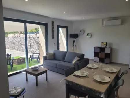 Gîte confortable avec piscine couverte et spa à Couzon - Photo 28