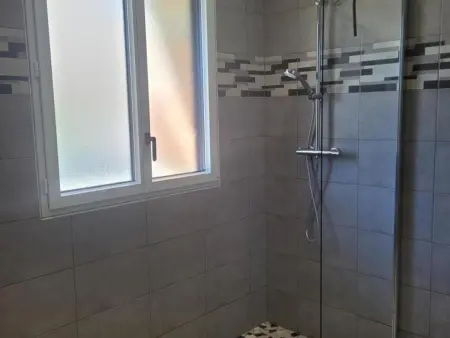 Gîte confortable avec piscine couverte et spa à Couzon - Photo 31