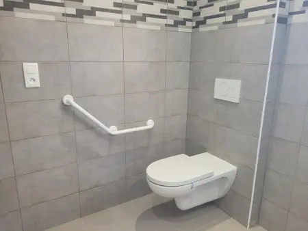 Gîte confortable avec piscine couverte et spa à Couzon - Photo 33