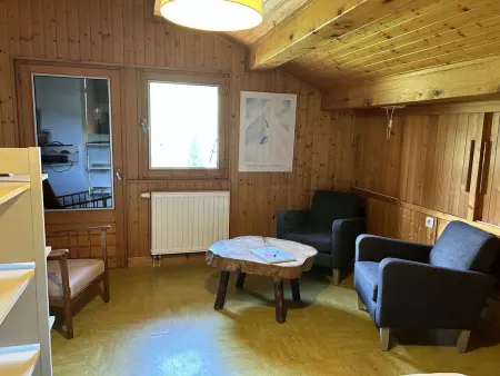 Appartement typique 75m², 2 chambres, balcon, face au télésiège, parking, proche front de neige. - Photo 3